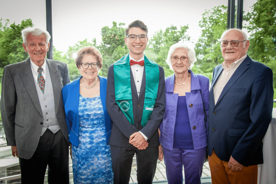 Alexander Bichler und Familie bei der Preisverleihung für sein Tech-Startup.
