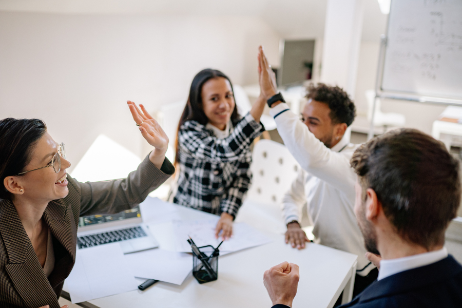 Mitarbeiter:innen schlagen ein, weil sie ihren Job lieben und gerne machen und durch Employer Branding für das Unternehmen sprechen