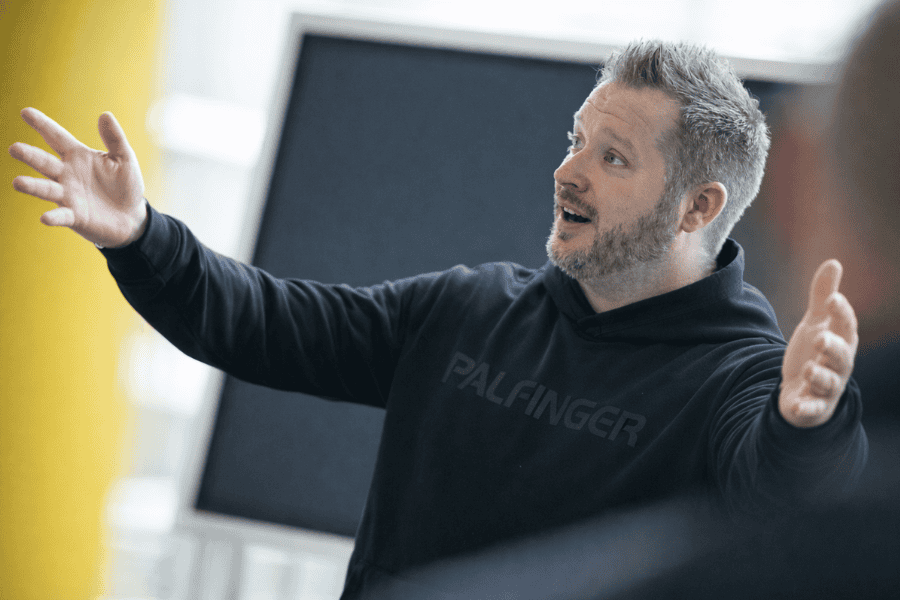 Portrait von Halvard Stadlbauer, Absolvent der eLearning Academy und Teamleiter der PALFINGER World.