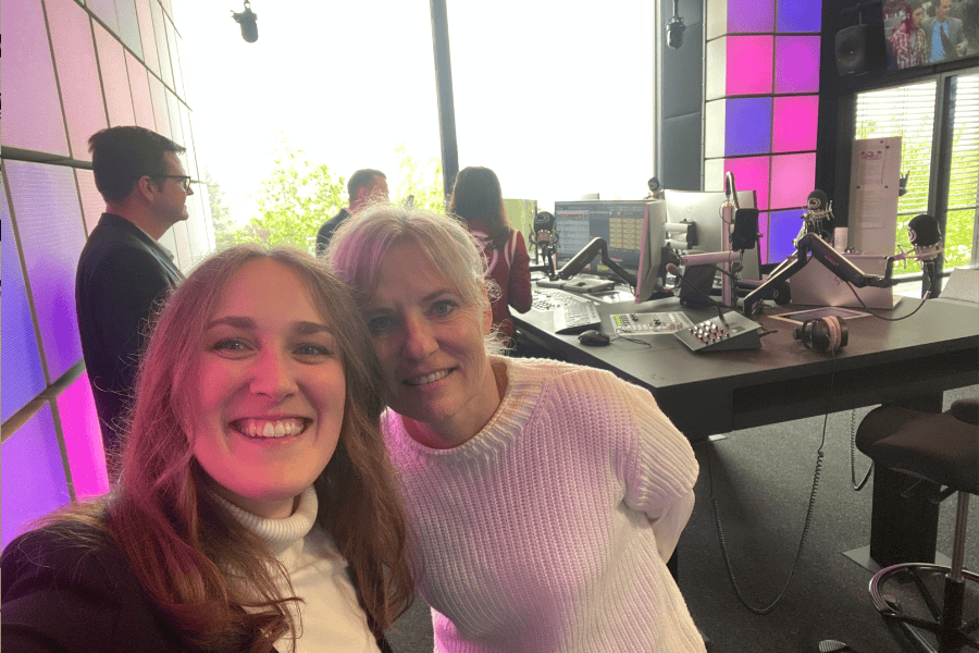 lisa-wagner-leitner_ö3-studio-besuch Lisa Wagner-Leitner bei einem Ö3 Studio Besuch.